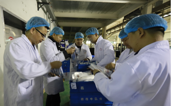 党员带头赴一线  助力春节保生产—雷火体育·（TF SPORTS）官方网站别样“生产突击队”助力车间生产
