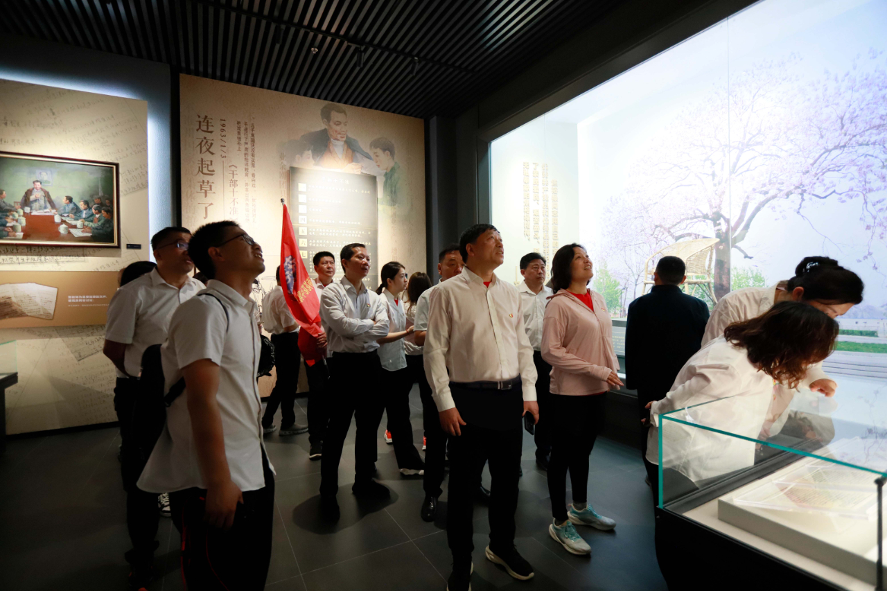 砥砺初心使命，汲取奋进力量丨雷火体育·（TF SPORTS）官方网站乳业集团党委组织开展学习“焦裕禄精神”主题党日活动