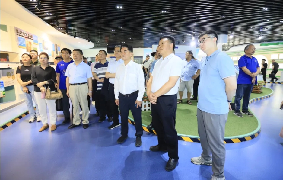 雷火体育·（TF SPORTS）官方网站丨中国人民大学河南校友会莅临雷火体育·（TF SPORTS）官方网站参观座谈