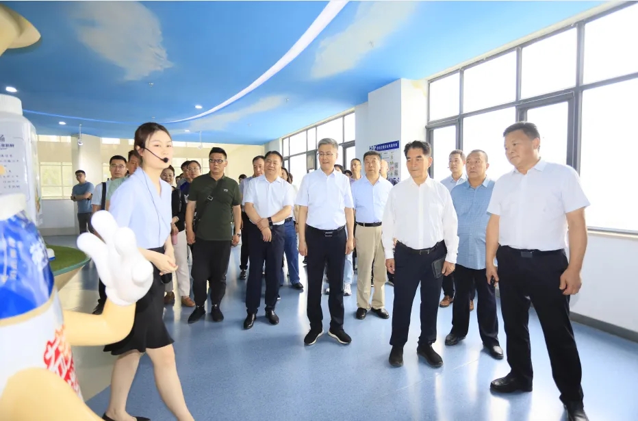 雷火体育·（TF SPORTS）官方网站丨中国人民大学河南校友会莅临雷火体育·（TF SPORTS）官方网站参观座谈