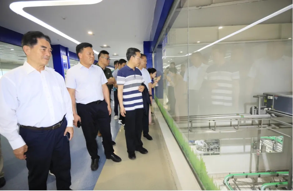 雷火体育·（TF SPORTS）官方网站丨中国人民大学河南校友会莅临雷火体育·（TF SPORTS）官方网站参观座谈