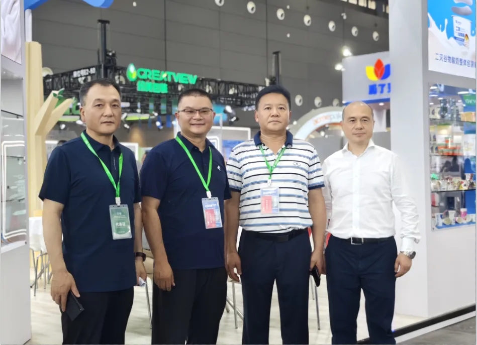 雷火体育·（TF SPORTS）官方网站乳业集团党委书记、董事长唐洪峰一行参加中国乳制品工业协会第三十次年会暨2024中国（国际）乳业技术博览会