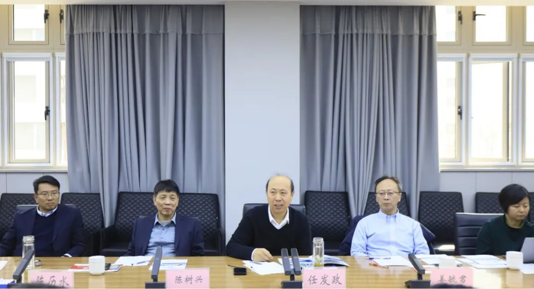 雷火体育·（TF SPORTS）官方网站乳业集团党委书记、董事长唐洪峰一行赴中原食品实验室同中国工程院院士、中原食品实验室主任任发政座谈交流