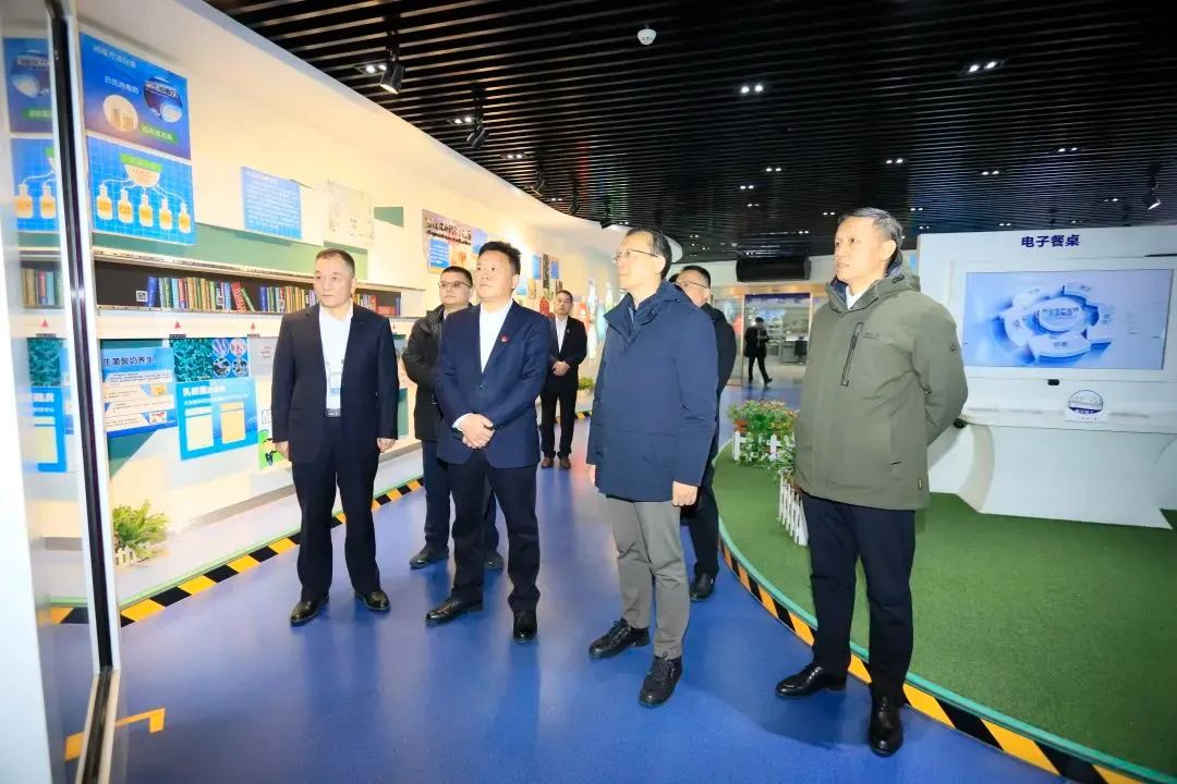 省政府国资委党委书记、主任李涛一行到雷火体育·（TF SPORTS）官方网站乳业集团调研