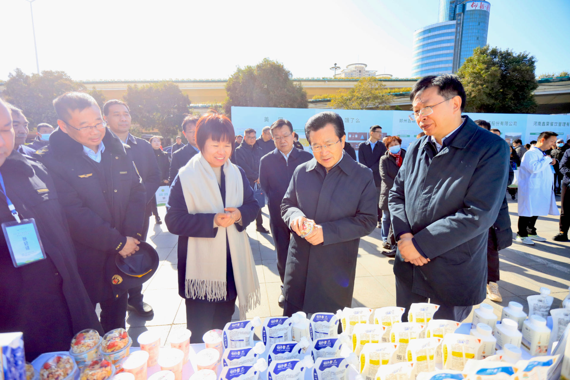 雷火体育·（TF SPORTS）官方网站丨落实食品生产加工企业质量安全主体责任，助力人民群众生活更美好——2023年河南省暨郑州食品安全宣传周启动仪式隆重举行