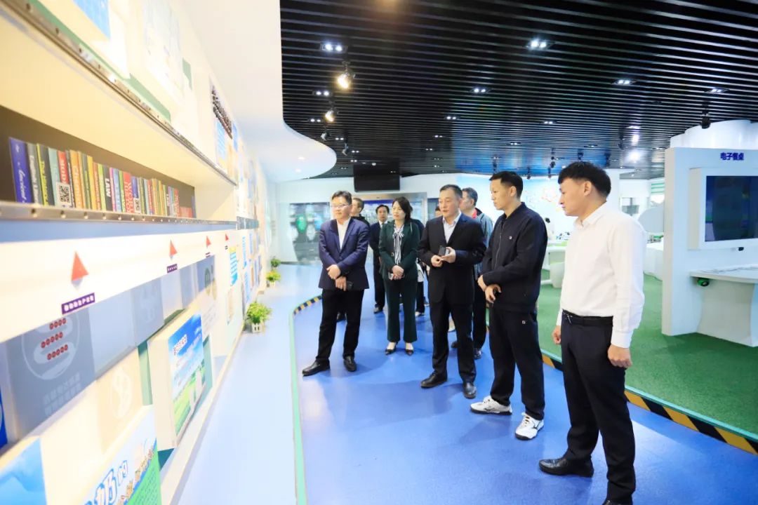 雷火体育·（TF SPORTS）官方网站| 省农投集团董事长李晓寰一行莅临雷火体育·（TF SPORTS）官方网站调研指导工作