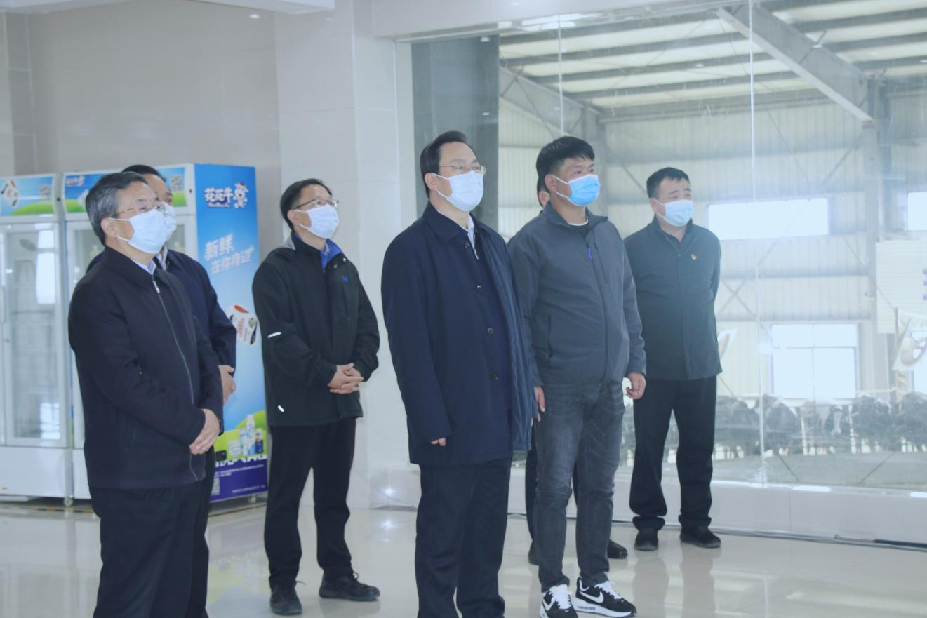 河南省人大常委会党组书记、副主任孔昌生莅临雷火体育·（TF SPORTS）官方网站鲁山瑞亚牧场参观调研