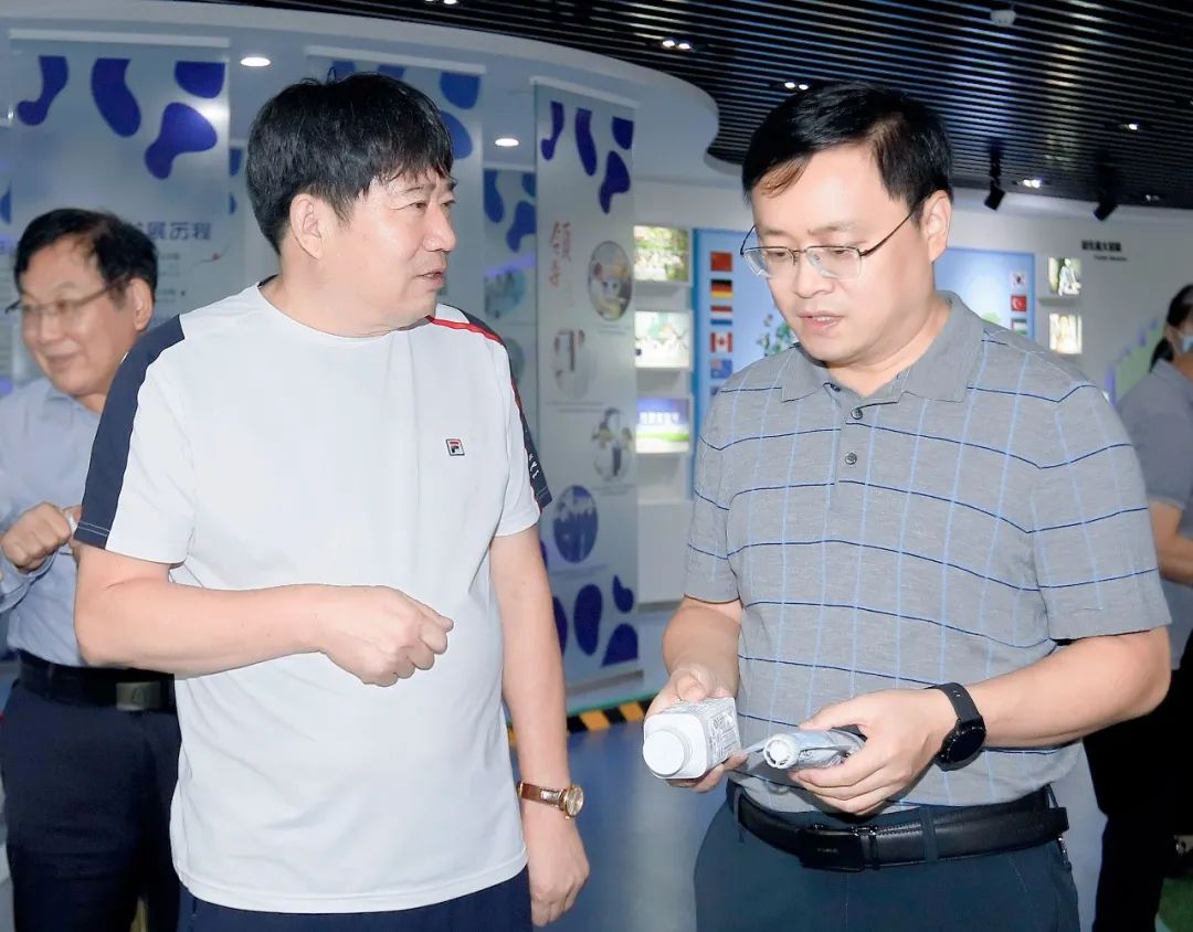 快讯｜社旗县人民政府县长关文波一行莅临雷火体育·（TF SPORTS）官方网站乳业集团参观考察