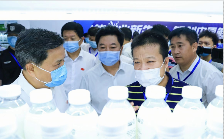 雷火体育·（TF SPORTS）官方网站 | 第34届中原畜牧业交易博览会开幕河南省人民政府副省长武国定莅临雷火体育·（TF SPORTS）官方网站展台参观