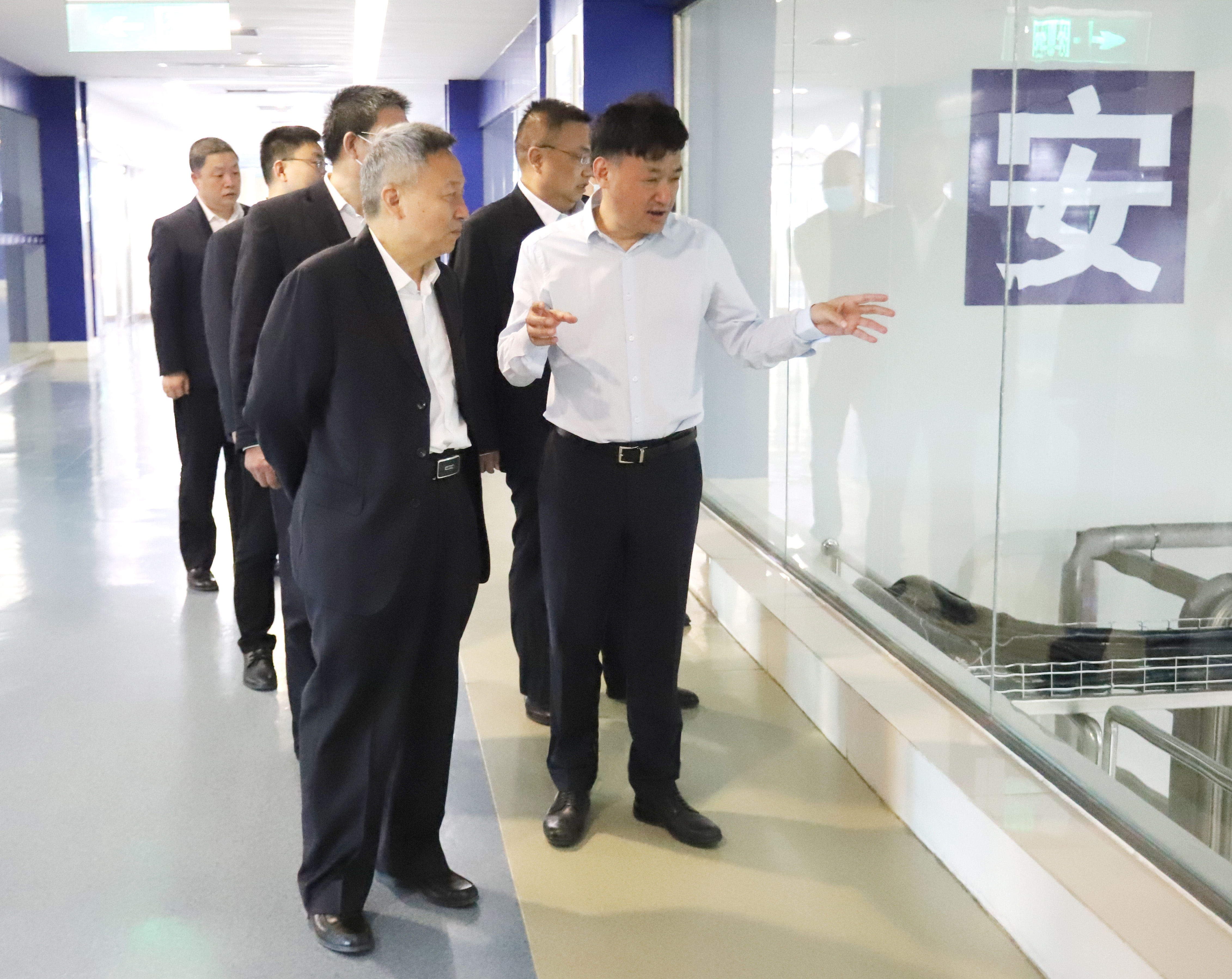 雷火体育·（TF SPORTS）官方网站乳业集团与国电河南新能源有限公司举行光伏项目合作开发签约仪式