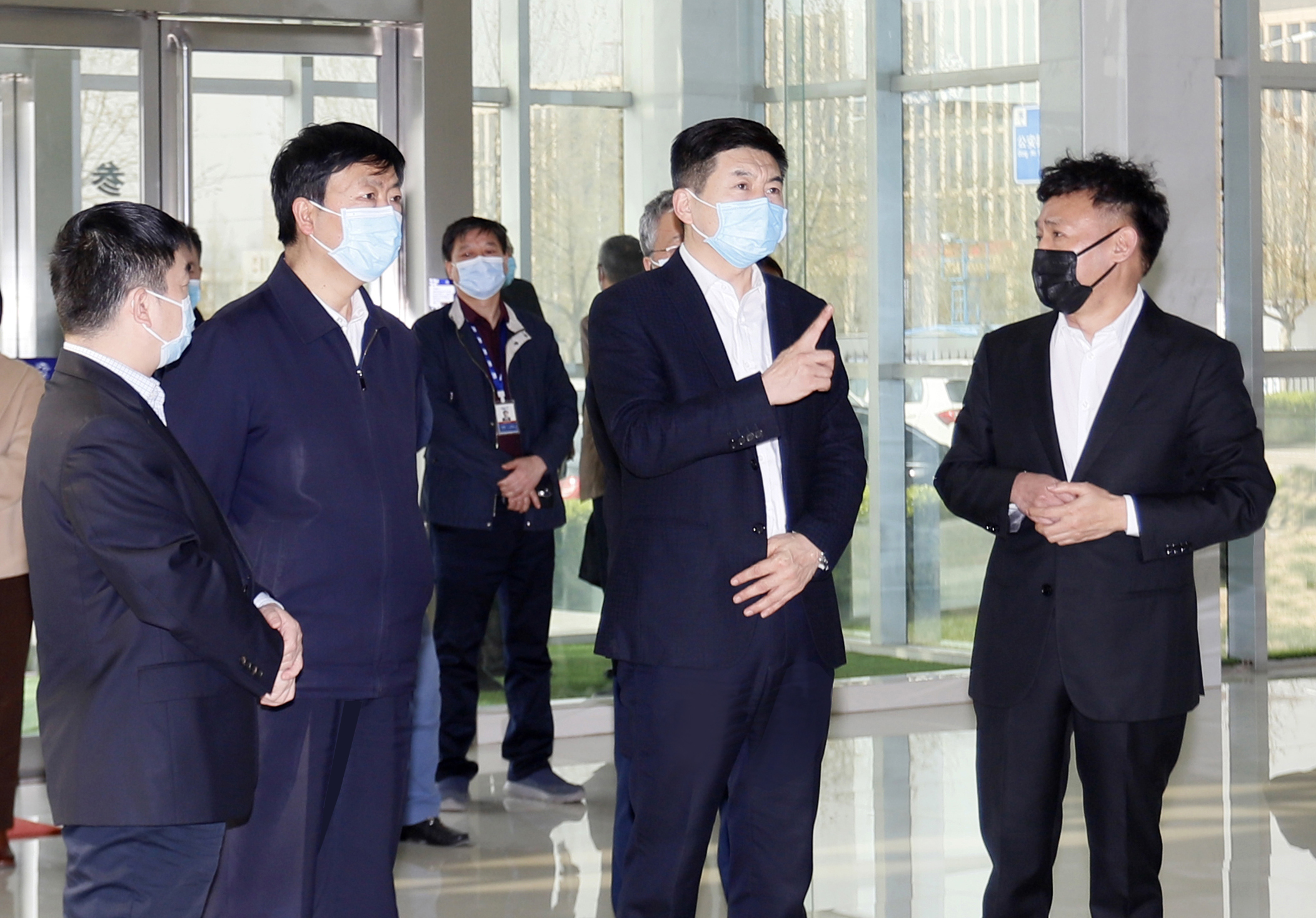 河南省委常委、副省长费东斌莅临 雷火体育·（TF SPORTS）官方网站乳业集团调研