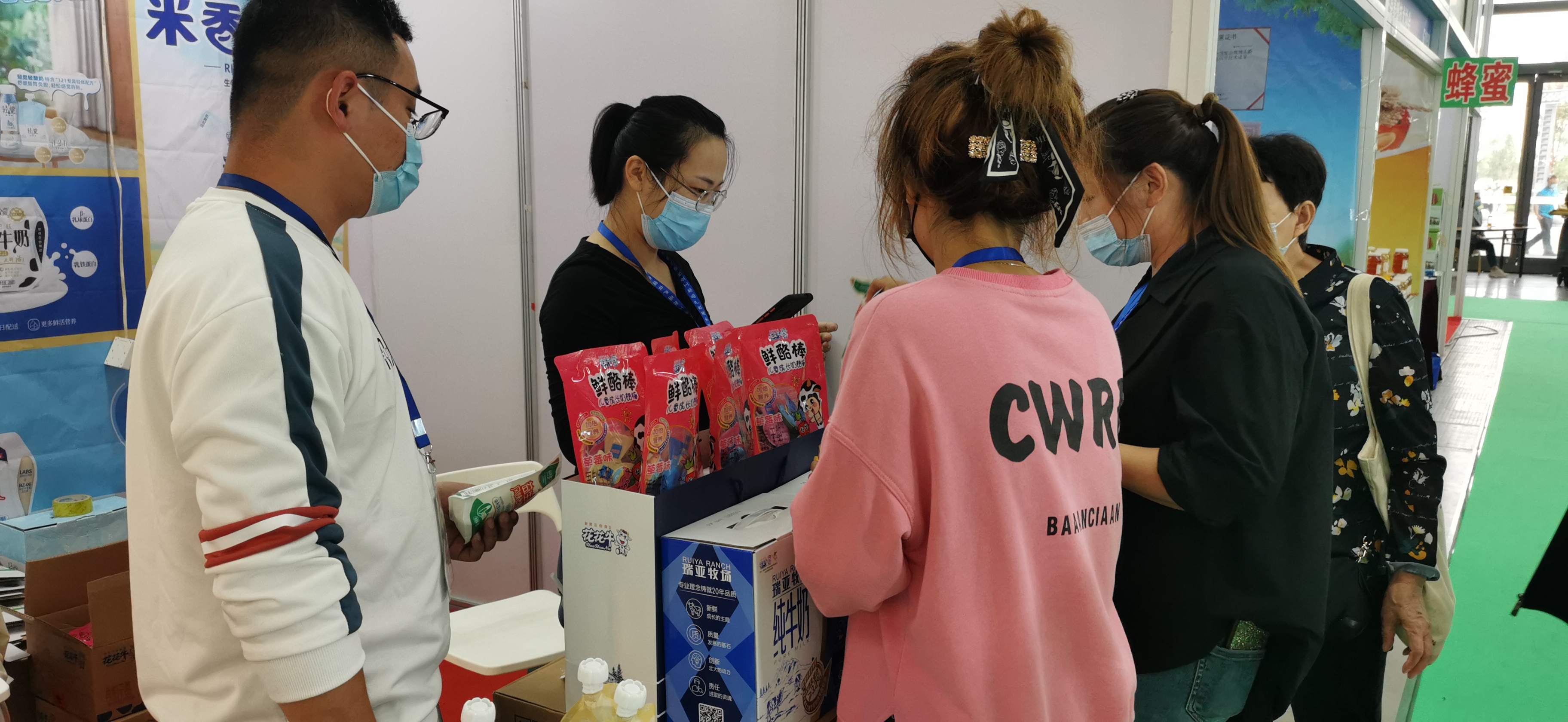 喜报 | 雷火体育·（TF SPORTS）官方网站轻觉酸奶荣获第二十四届中国农产品加工业投资贸易洽谈会金质产品奖