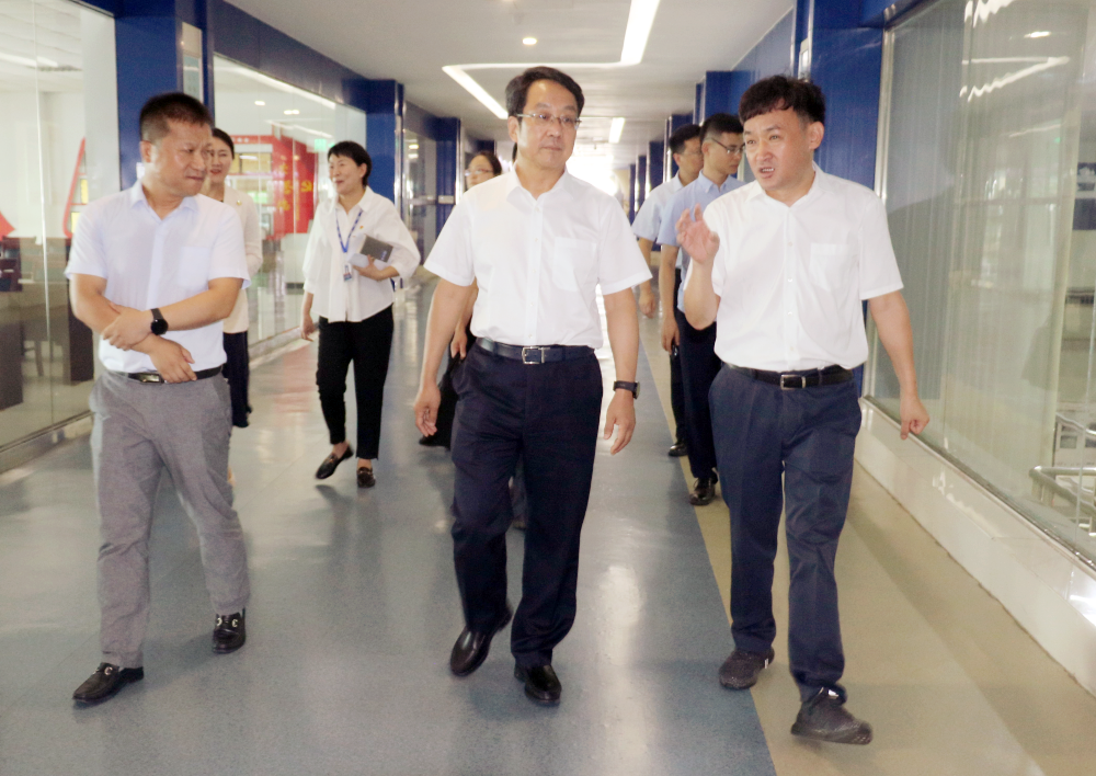 河南省高级人民法院院长胡道才一行莅临雷火体育·（TF SPORTS）官方网站乳业集团开展“万人助万企”活动 助力企业发展
