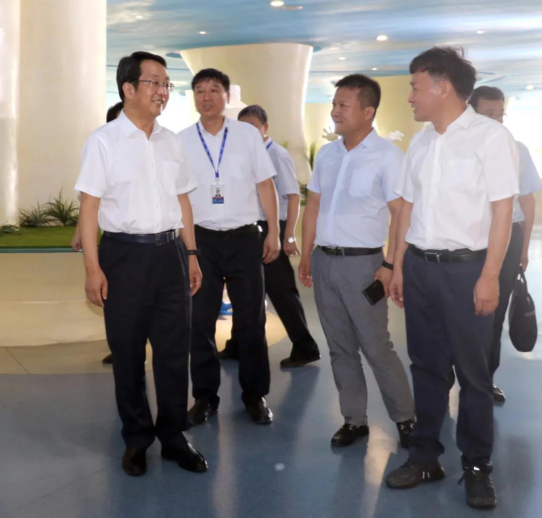河南省高级人民法院院长胡道才一行莅临雷火体育·（TF SPORTS）官方网站乳业集团开展“万人助万企”活动 助力企业发展