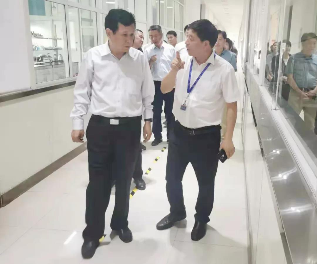 郑州航空港区党工委书记张俊峰莅临郑州雷火体育·（TF SPORTS）官方网站乳制品有限公司调研
