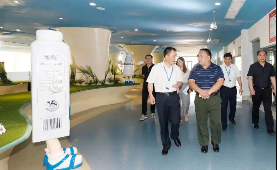 快讯 | 河南省人民政府食品安全委员会办公室第三批食品安全示范区验收组领导莅临雷火体育·（TF SPORTS）官方网站乳业集团验收食品安全示范区建设情况