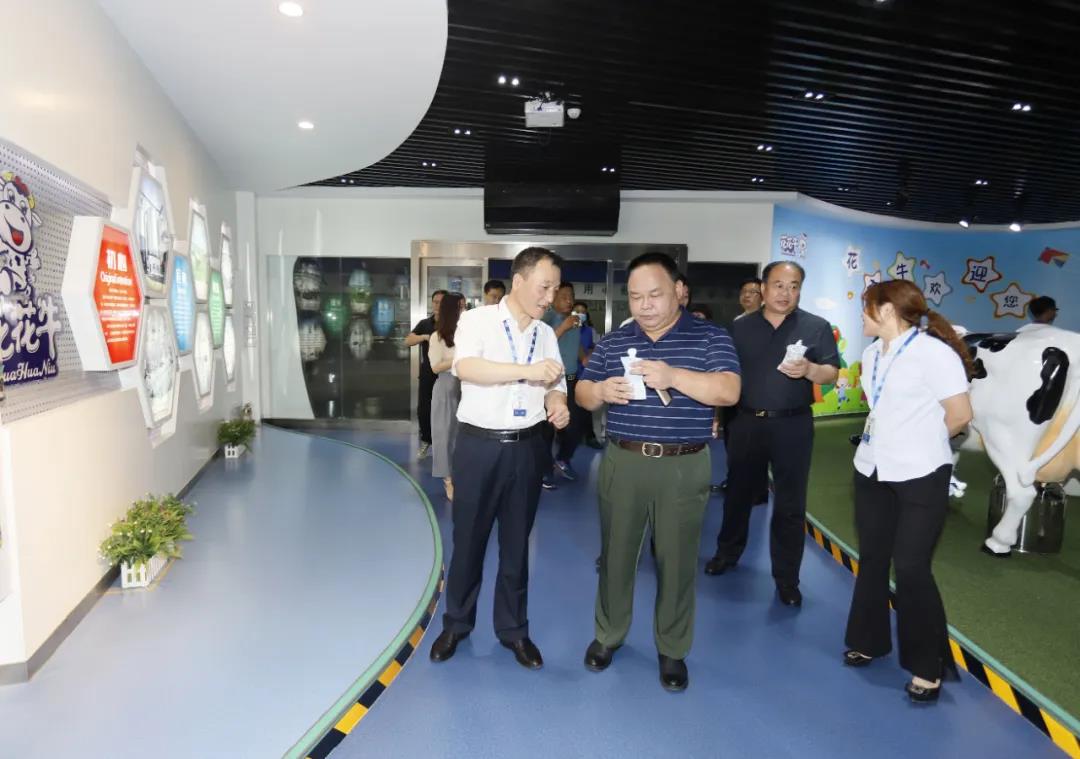 快讯 | 河南省人民政府食品安全委员会办公室第三批食品安全示范区验收组领导莅临雷火体育·（TF SPORTS）官方网站乳业集团验收食品安全示范区建设情况