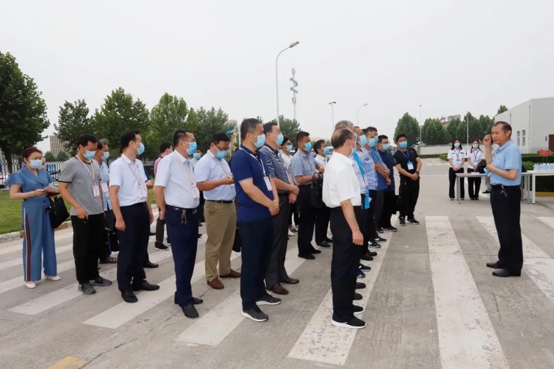 郑州市安全生产双重预防体系建设现场观摩会在雷火体育·（TF SPORTS）官方网站乳业集团郑州分公司召开