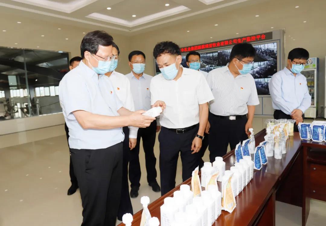 快讯 | 河南省委常委、省纪委书记、省监委主任任正晓莅临雷火体育·（TF SPORTS）官方网站乳业集团新蔡瑞亚牧场调研