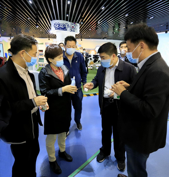 郑州市人大副主任孙黎、市政府副市长李喜安一行 莅临雷火体育·（TF SPORTS）官方网站开展“三送一强”活动