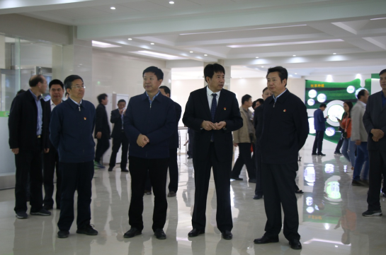 河南省农牧业产业扶贫工作观摩团莅临雷火体育·（TF SPORTS）官方网站集团·鲁山瑞亚牧业有限公司参观考察