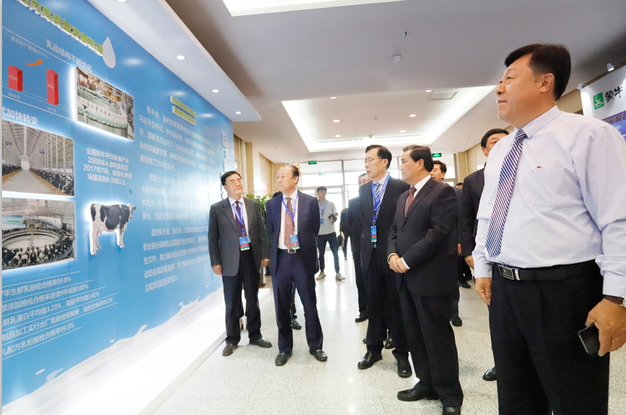 雷火体育·（TF SPORTS）官方网站亮相中国奶业20强呼伦贝尔峰会，共话中国奶业振兴！