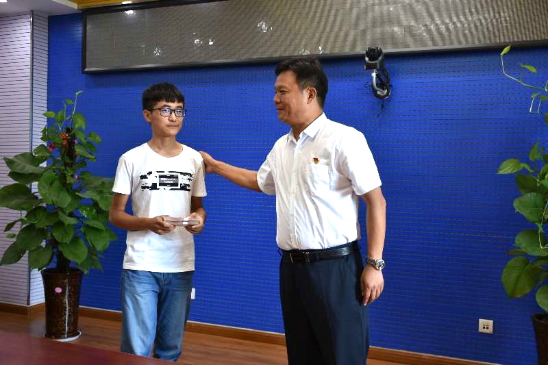 雷火体育·（TF SPORTS）官方网站济困解难，助力学子圆梦香江