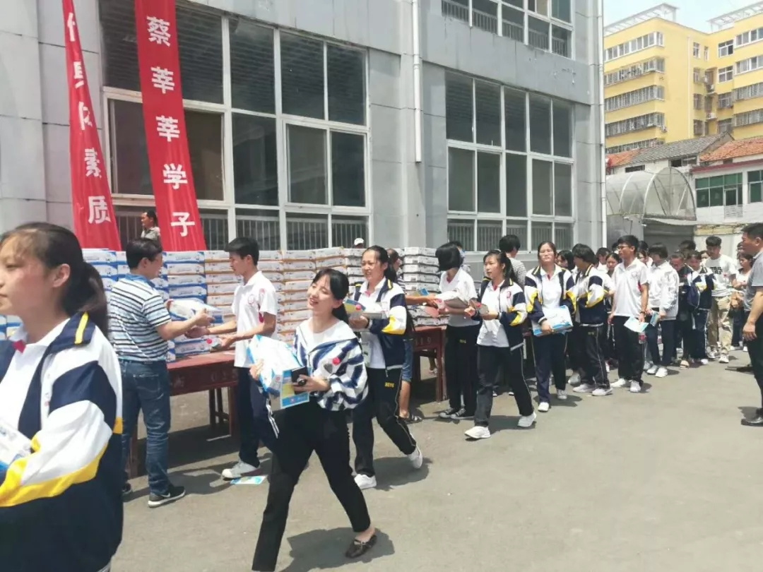 雷火体育·（TF SPORTS）官方网站|捐助教育100万元！做公益，我们是认真的！
