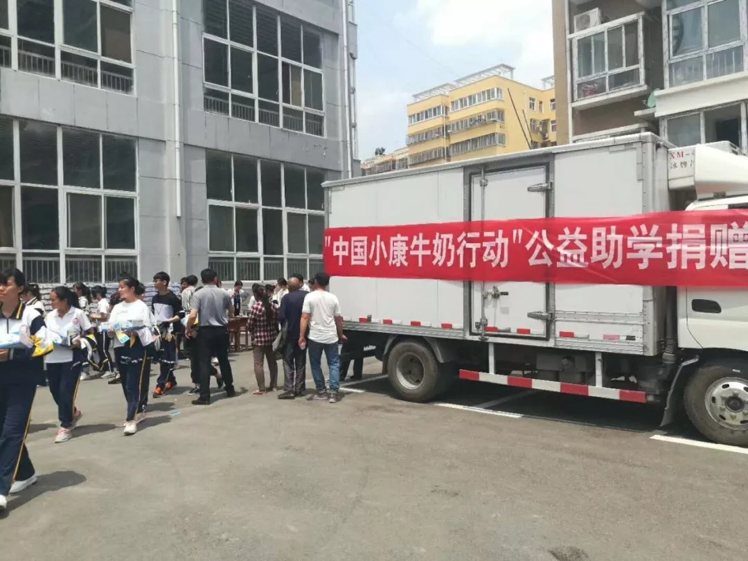 雷火体育·（TF SPORTS）官方网站|捐助教育100万元！做公益，我们是认真的！