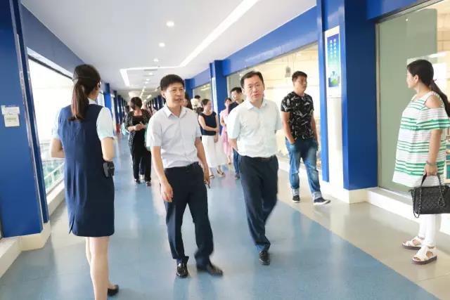 河南省食品安全座谈会暨百场食安讲座进校园启动仪式在雷火体育·（TF SPORTS）官方网站举行