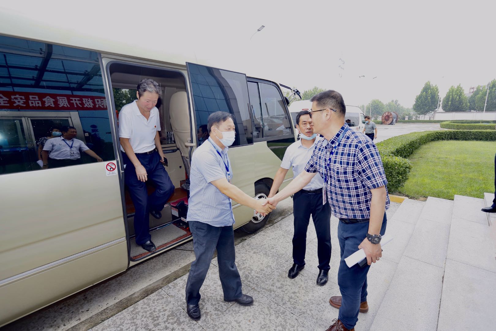 快讯|郑州市人大代表莅临河南雷火体育·（TF SPORTS）官方网站乳业集团参观调研