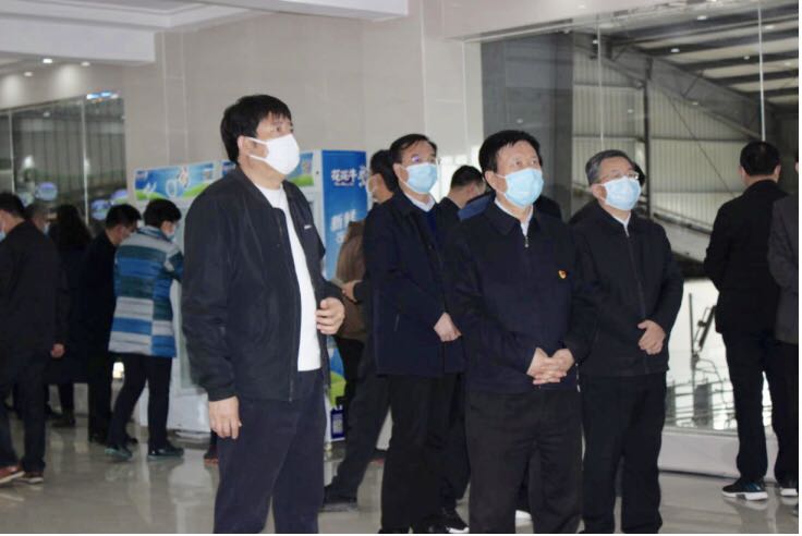 平顶山市委书记周斌一行莅临雷火体育·（TF SPORTS）官方网站乳业集团 鲁山瑞亚牧业有限公司调研疫情防控和复工复产情况