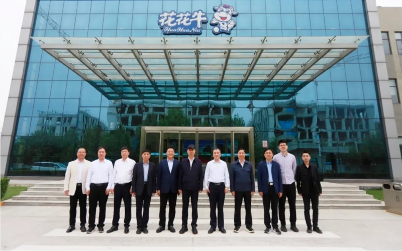 中国工程院院士任发政莅临雷火体育·（TF SPORTS）官方网站乳业集团调研指导工作