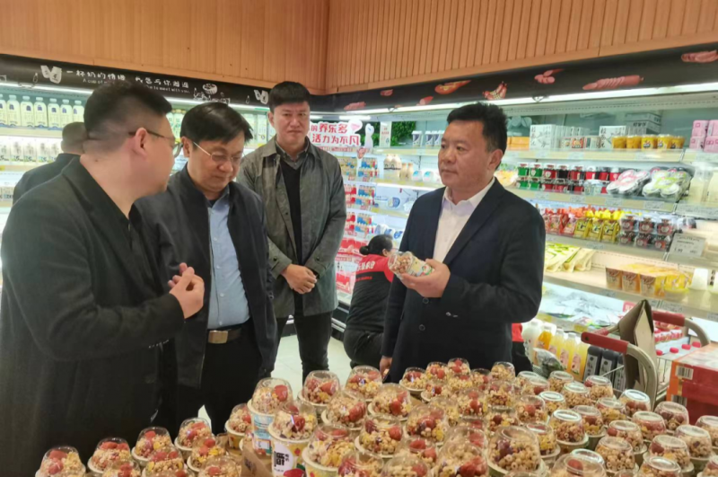 走访调研拓市场 凝心聚力谋发展--雷火体育·（TF SPORTS）官方网站乳业集团党委书记、董事长唐洪峰一行走访销售终端