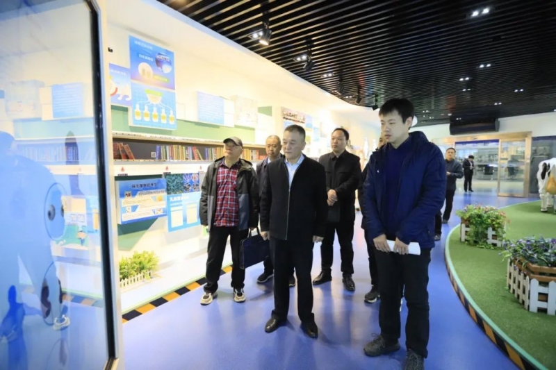 河南省发展改革委价调处副处长马冰一行莅临雷火体育·（TF SPORTS）官方网站乳业集团参观调研