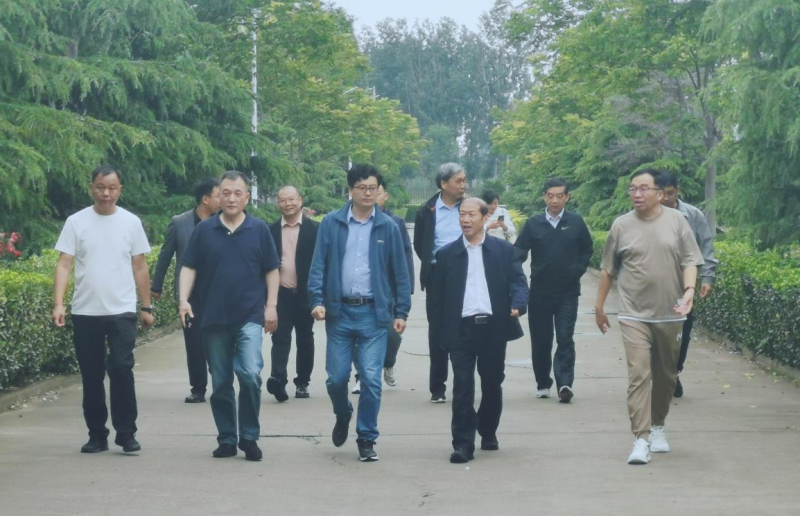 雷火体育·（TF SPORTS）官方网站丨河南农业大学党委副书记、校长介晓磊一行莅临雷火体育·（TF SPORTS）官方网站河南瑞亚参观调研