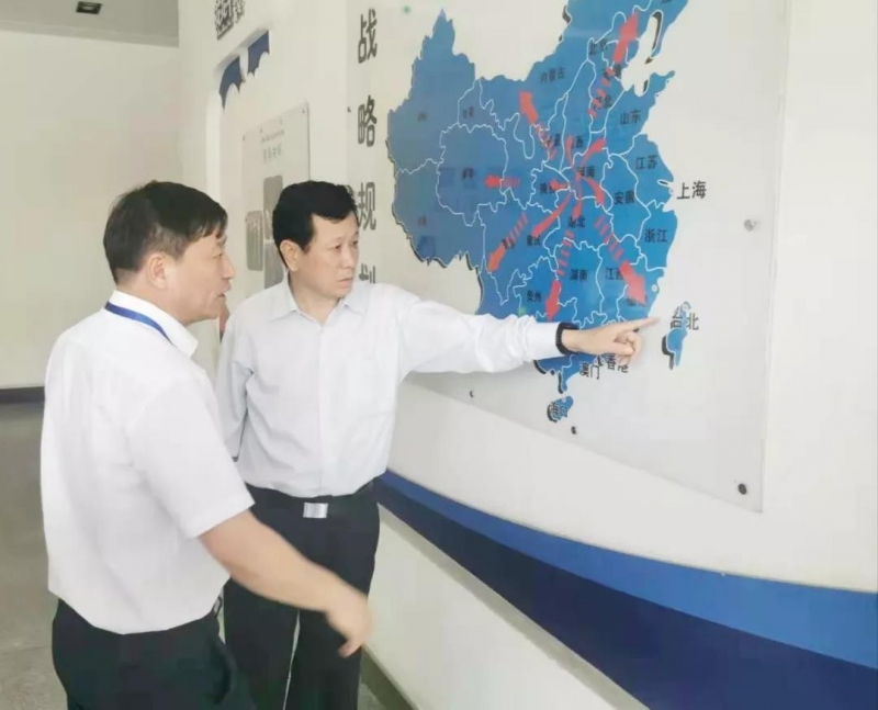 郑州航空港区党工委书记张俊峰莅临郑州雷火体育·（TF SPORTS）官方网站乳制品有限公司调研