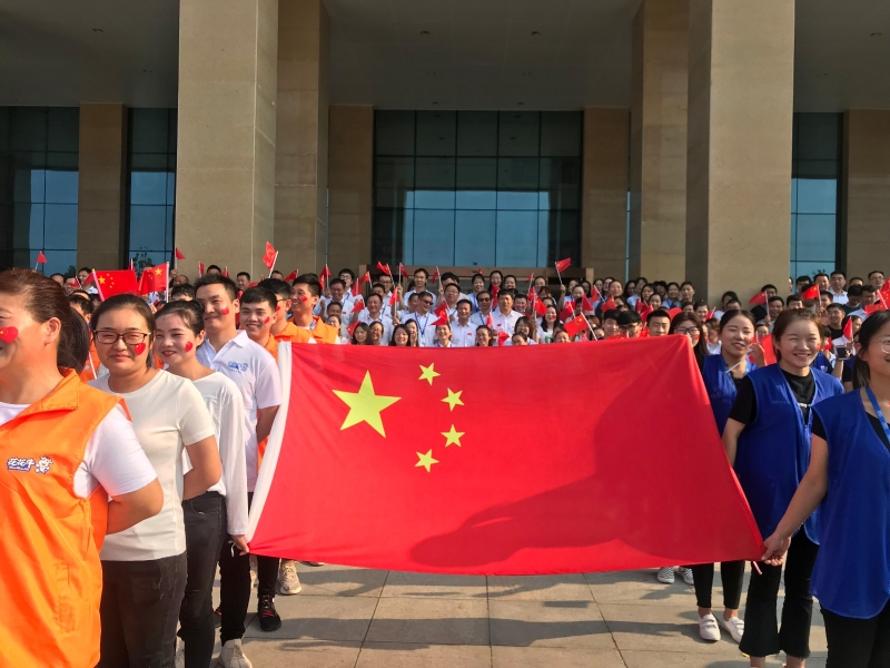 雷火体育·（TF SPORTS）官方网站 唱红歌 祝福我的国！！！