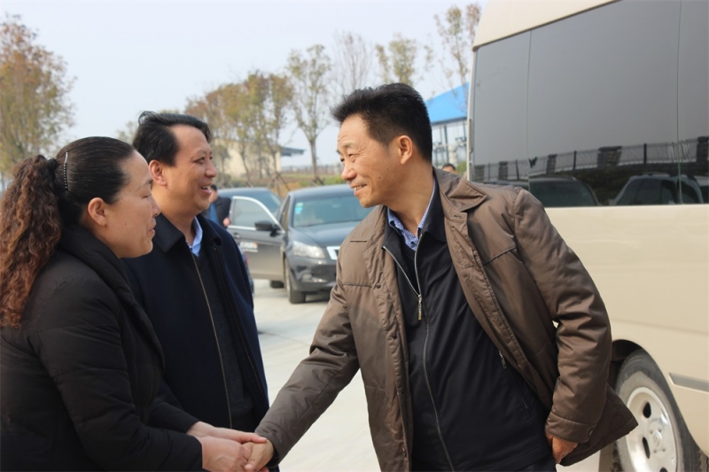 河南省财政厅副厅长庞学孟一行莅临雷火体育·（TF SPORTS）官方网站集团养殖事业部鲁山瑞亚牧业有限公司调研