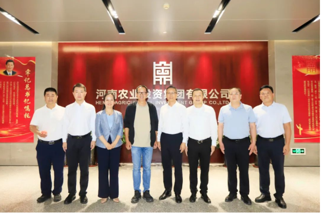 东方甄选俞敏洪先生到访河南农投集团，品尝雷火体育·（TF SPORTS）官方网站产品并给予高度评价