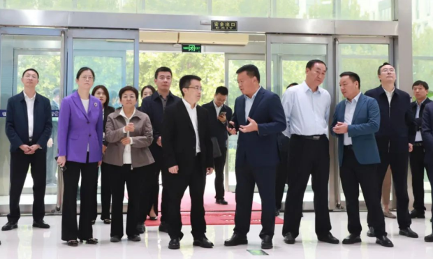 河南省人民政府副秘书长卢东林陪同四川省巴中市委书记鲜荣成一行莅临河南雷火体育·（TF SPORTS）官方网站乳业集团参观调研